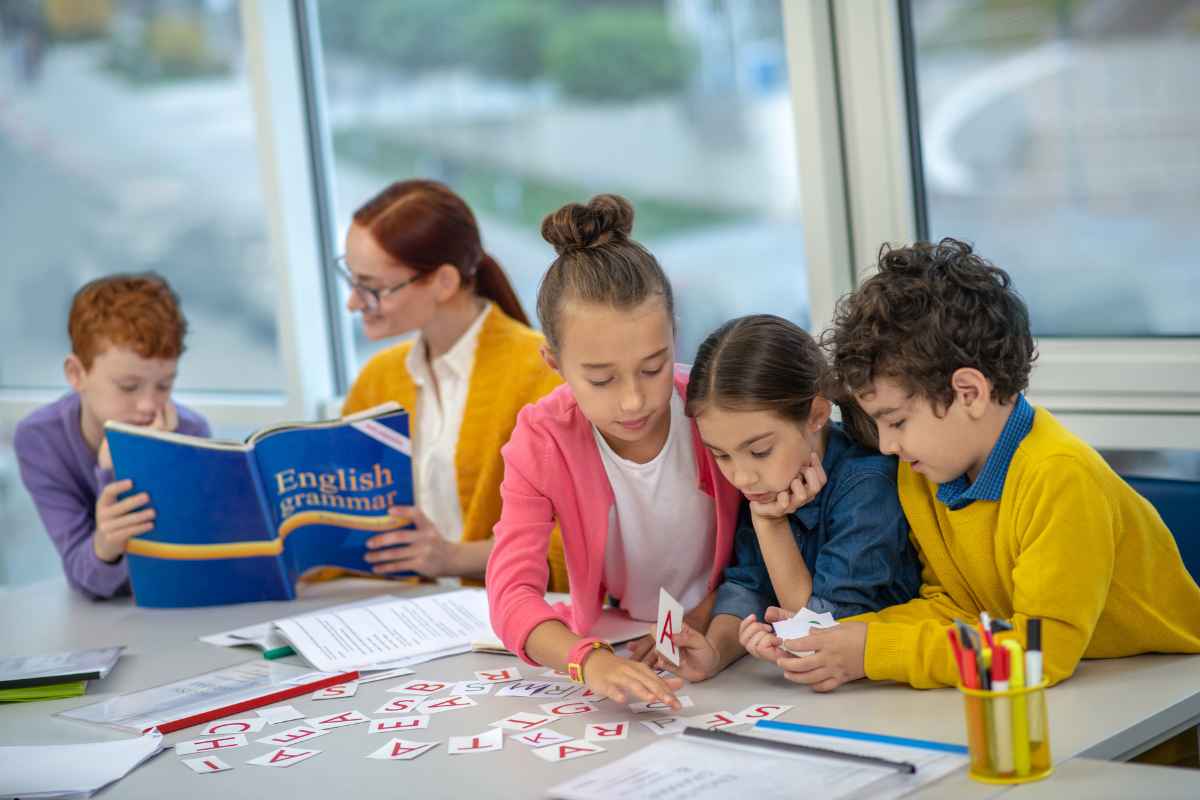 Brincadeiras Educativas com Veículos em Miniatura: Aprendizado e Diversão Garantidos